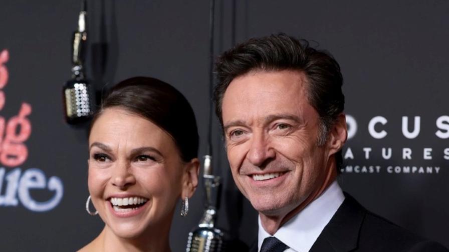 Хю Джакман и Сътън Фостър дебютираха като двойка на премиерата на „Song Sung Blue“