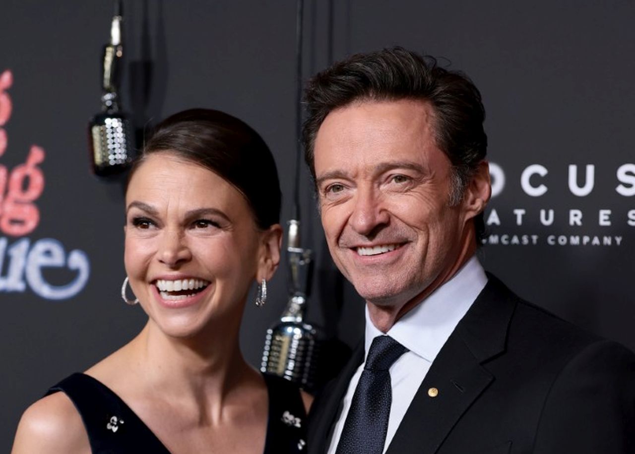 Хю Джакман и Сътън Фостър дебютираха като двойка на премиерата на „Song Sung Blue“