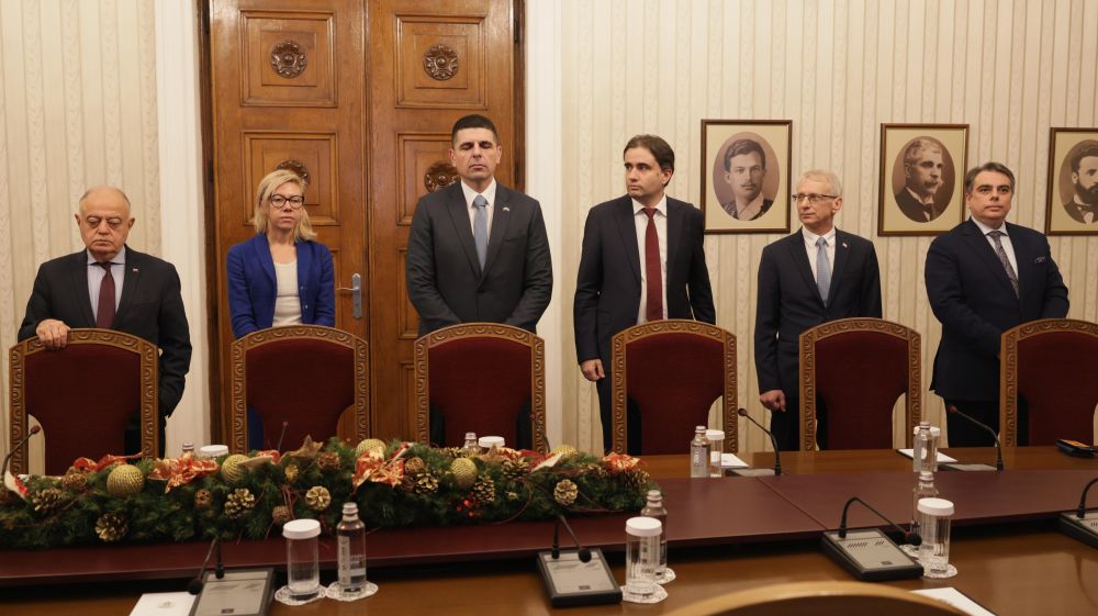 <p>Продължаваме промяната Демократична България констултации</p>