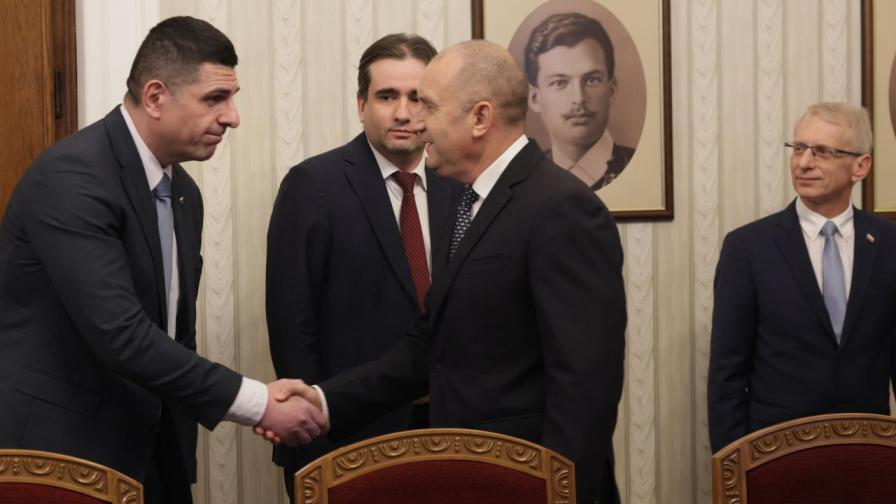 консултации продължаваме промяната радев