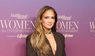 Дженифър Лопес показа редки семейни кадри от 80-ия рожден ден на майка си