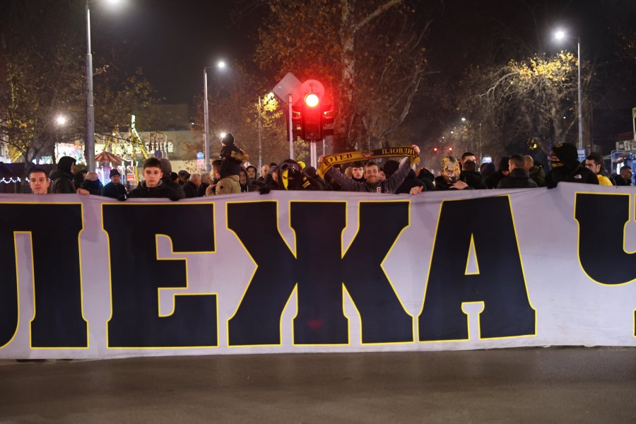 Протест на феновете на Ботев Пловдив срещу забавеното строителство на1