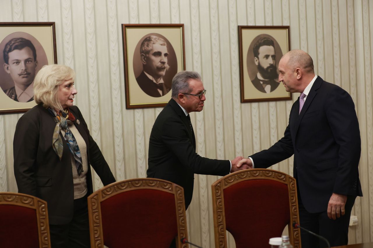 <p>"ДПС - Ново начало" на консултация при Румен Радев</p>