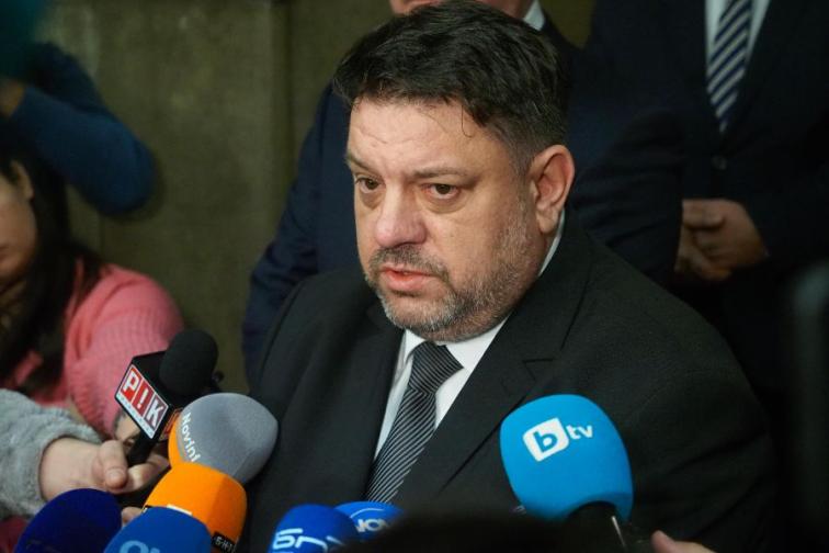 След края на консултациите БСП обществото има нужда от редовен