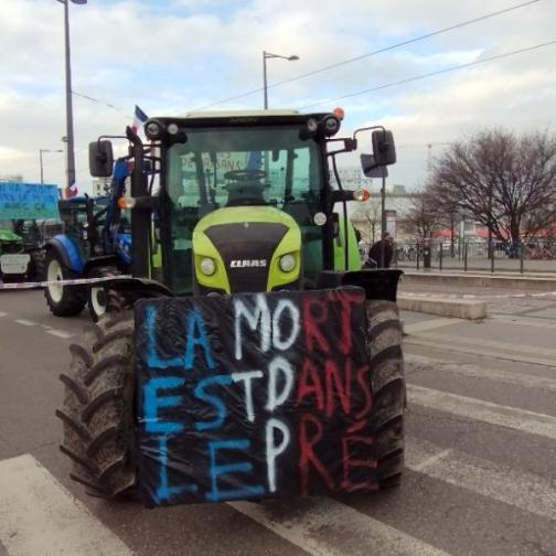 Френски земеделци блокираха с трактори ЕП в Страсбург