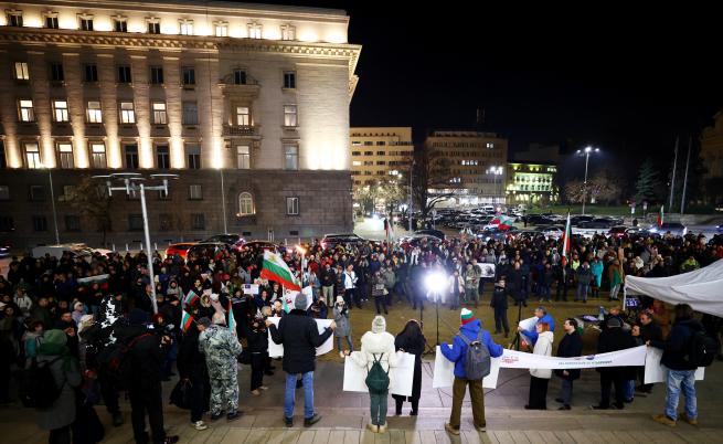 Протест срещу еврото блокира центъра на София