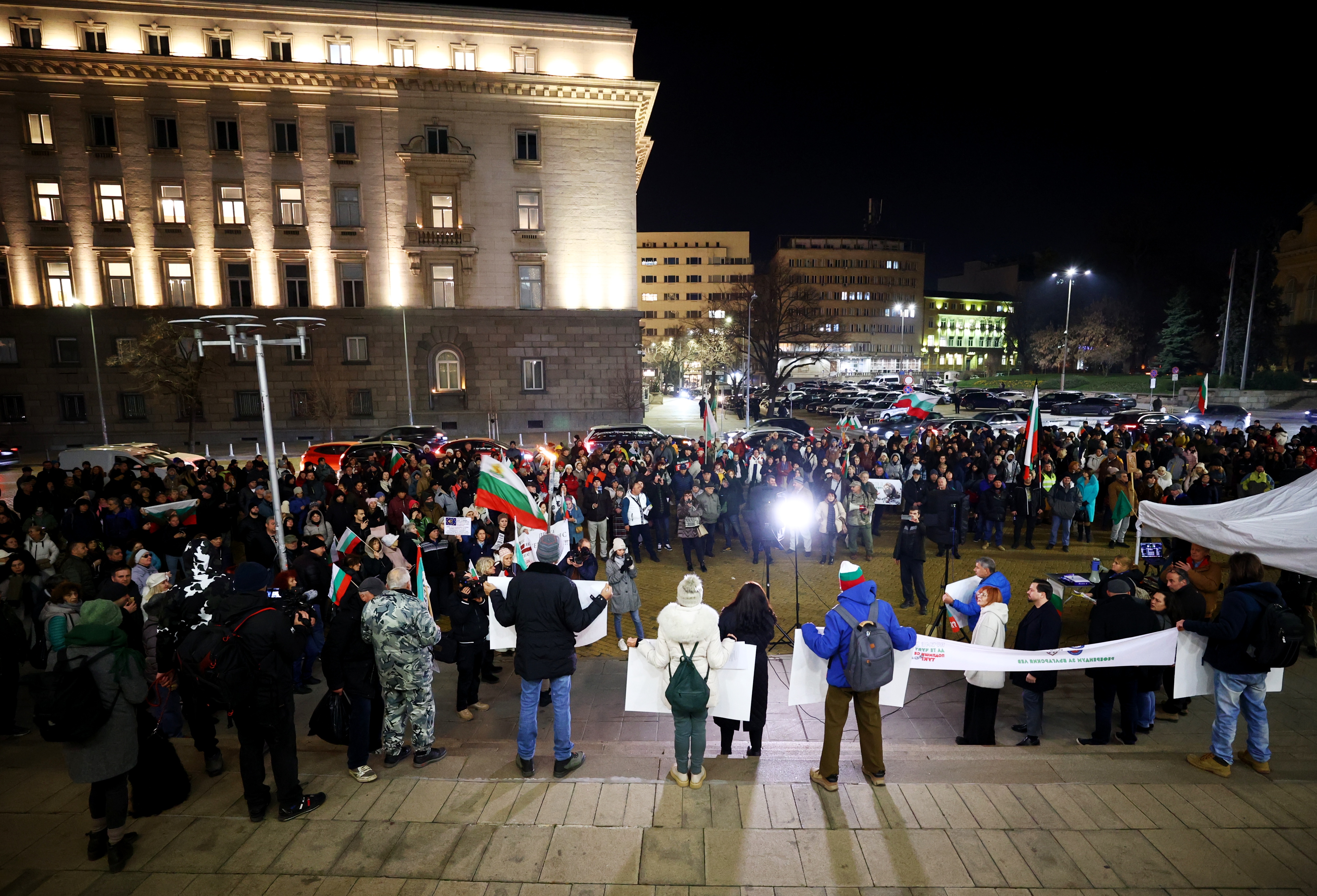 Протест срещу еврото блокира центъра на София