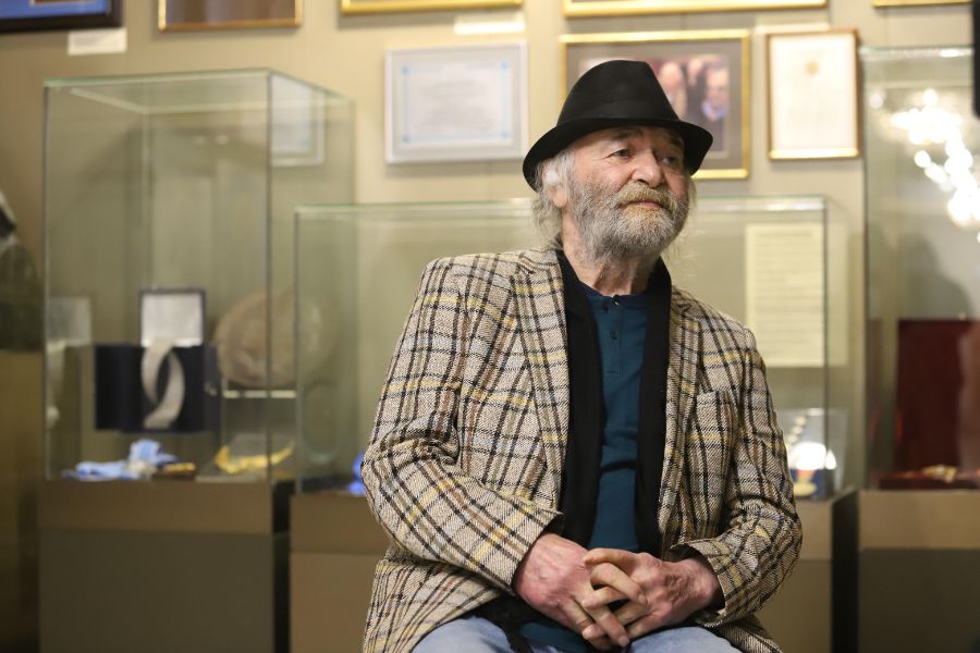 <p>Следите на Боян Радев...</p>