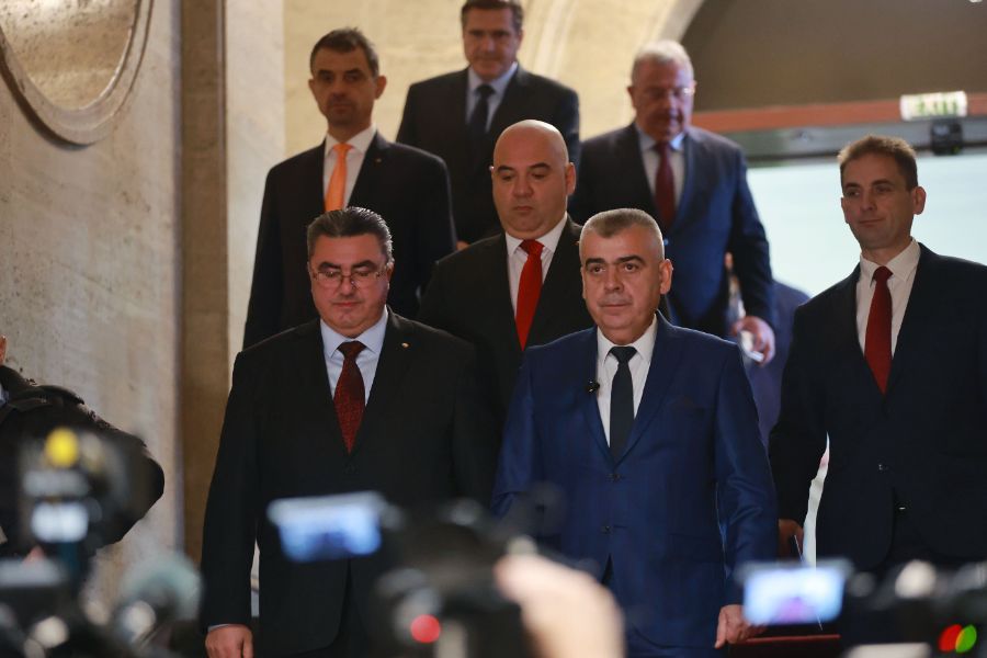 <p>След консултациите - АПС подкрепя машинния вот.</p>