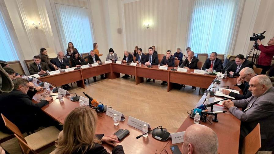 Вътрешната комисия прие премахване на охраната на депутатите