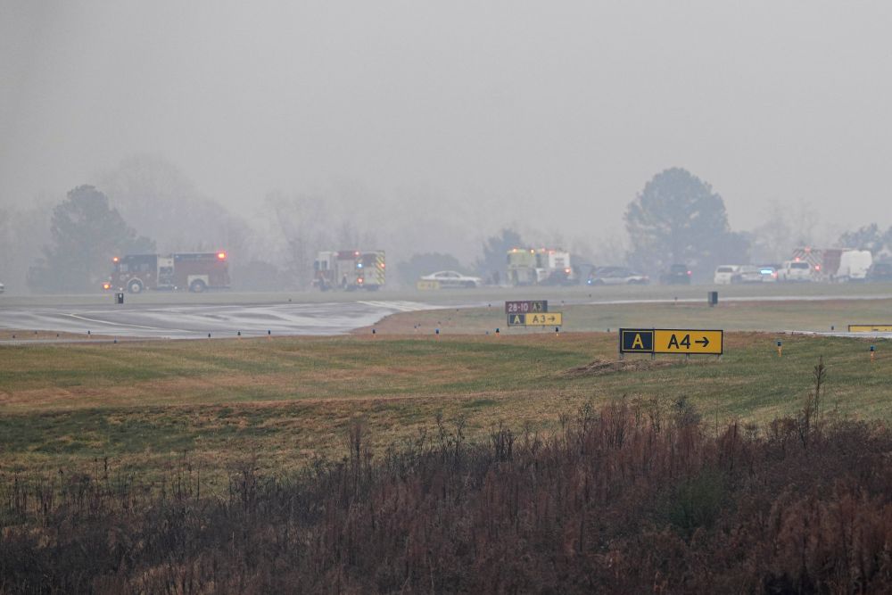 Самолет се разби на летище в САЩ, има загинали