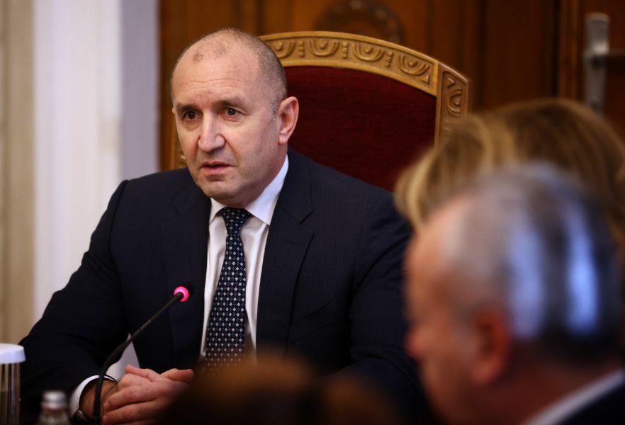 <p>Последен кръг от консултации - "Величие" разговаря с президента Радев.</p>