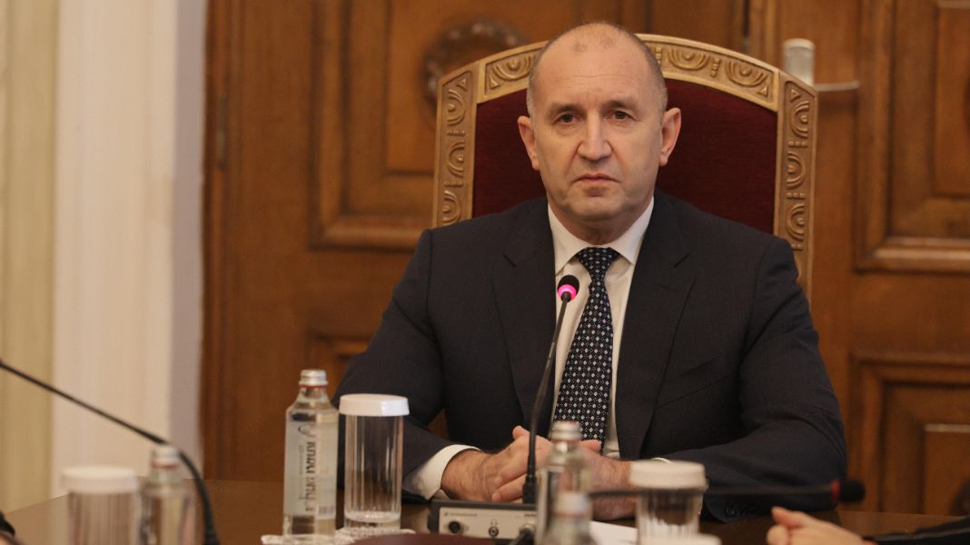 Последен кръг от консултации - "Величие" разговаря с президента Радев.