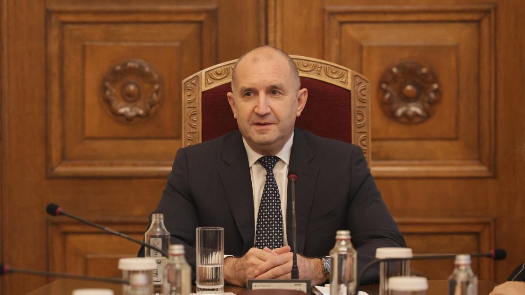 Последен кръг от консултации - "Величие" разговаря с президента Радев.