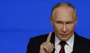 Войната на Путин срещу OnlyFans: Иззети секс играчки и арести за милиони