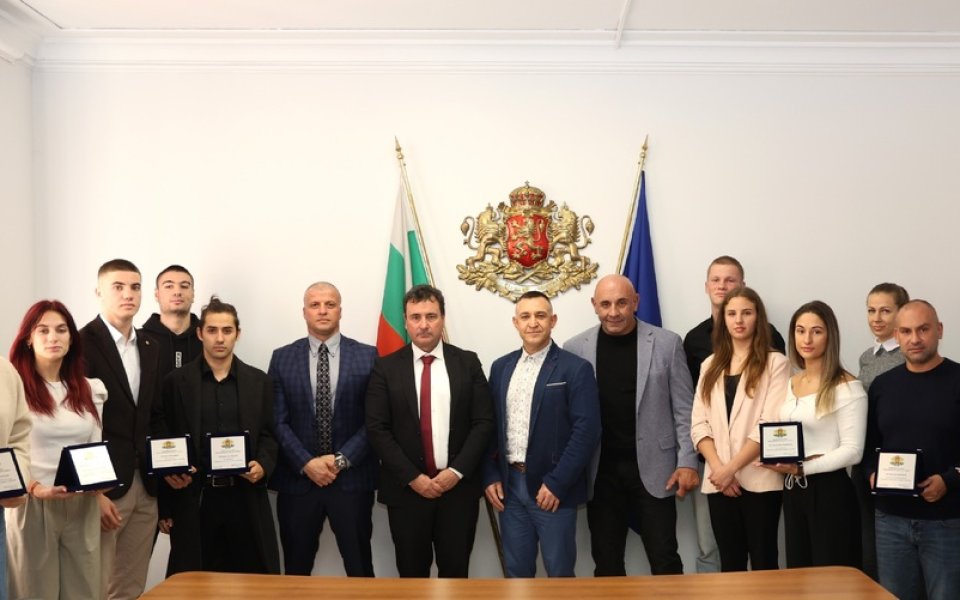 Димитър Георгиев към световните шампиони по кикбокс: Вие сте пример за упоритост, дисциплина и отдаденост