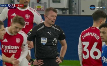 Трябваше ли да има дузпа за Евертън при тази ситуация?