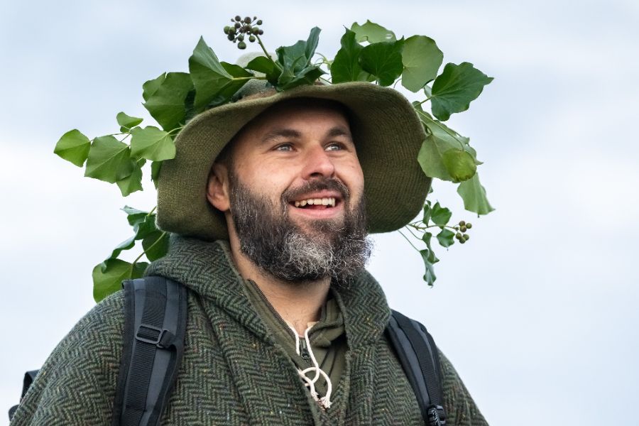 <p>Хиляди хора се събраха край Стоунхендж за зимното слънцестоене.</p>