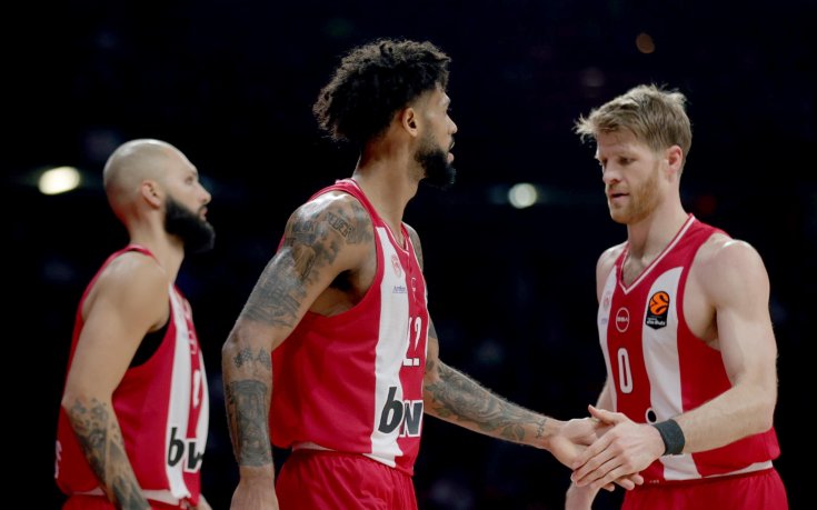 Олимпиакос продължава да мачка в Гърция, Везенков не игра заради контузия