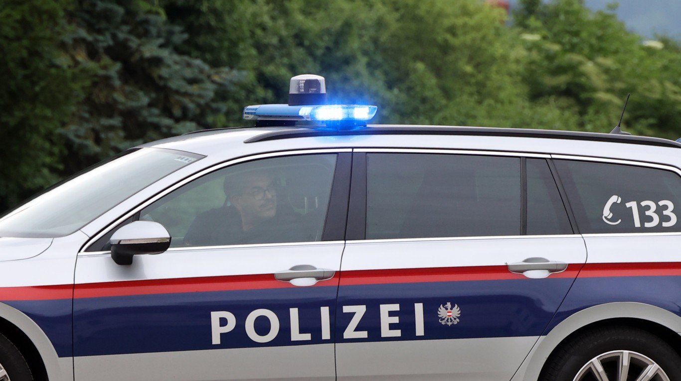 Детски рожден ден завърши с бой и ранени полицаи насред Виена