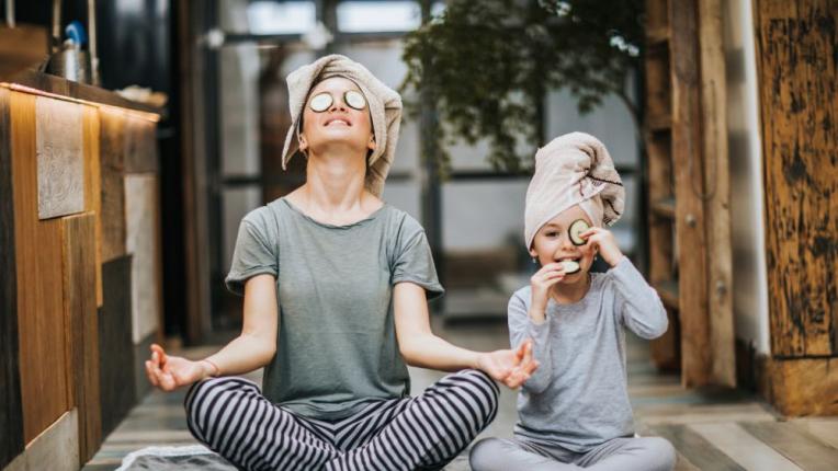 Без вина и без крайности: Как майките да се погрижат за себе си след празниците