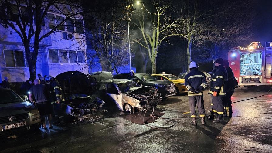 Автомобили изгоряха при пожар в русенския...