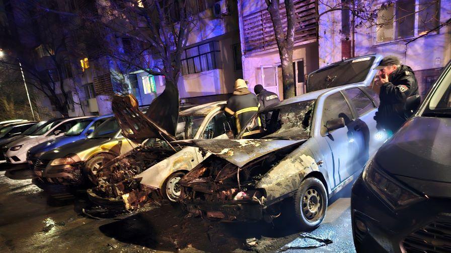 Автомобили изгоряха при пожар в Русе (СНИМКИ)
