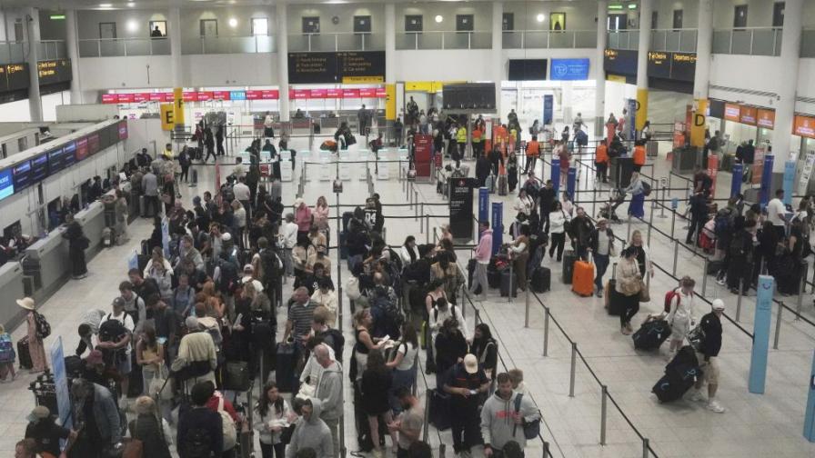 Прекъсват влакове до летище Гетуик на Бъдни вечер заради недостиг на персонал