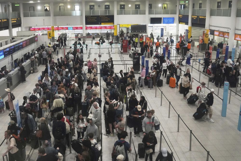 Прекъсват влакове до летище Гетуик на Бъдни вечер заради недостиг на персонал