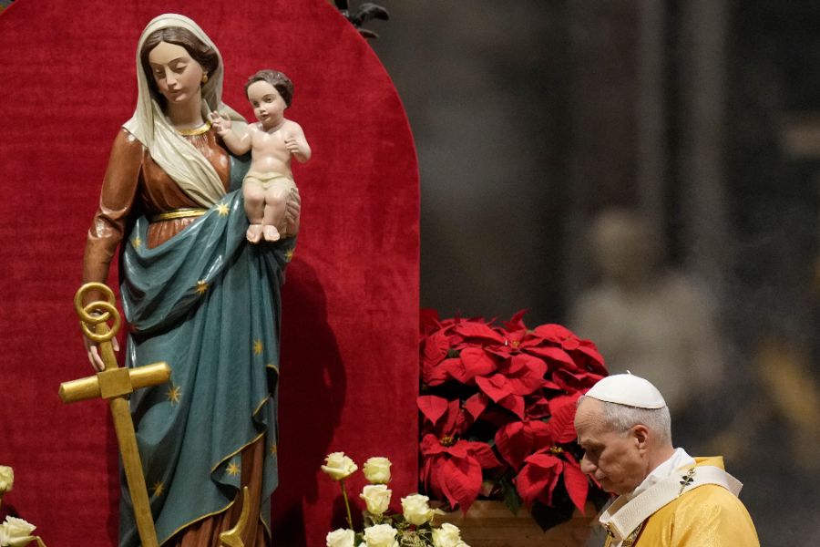 <p>Папа Лъв Четиринадесети отправи днес традиционната Коледна благословия "Урби ет Орби" ("Към Града и към света"), в която Светият отец обикновено споменава глобалните конфликти, предаде Ройтерс.</p>