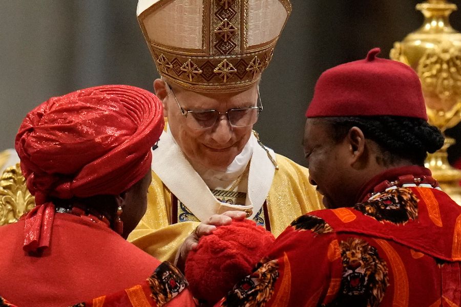 <p>Папа Лъв Четиринадесети отправи днес традиционната Коледна благословия "Урби ет Орби" ("Към Града и към света"), в която Светият отец обикновено споменава глобалните конфликти, предаде Ройтерс.</p>