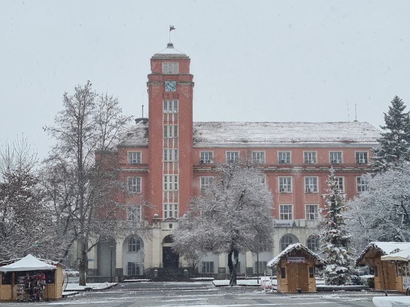 <p>Коледен сняг покри части от България - гледки от празничния ден</p>