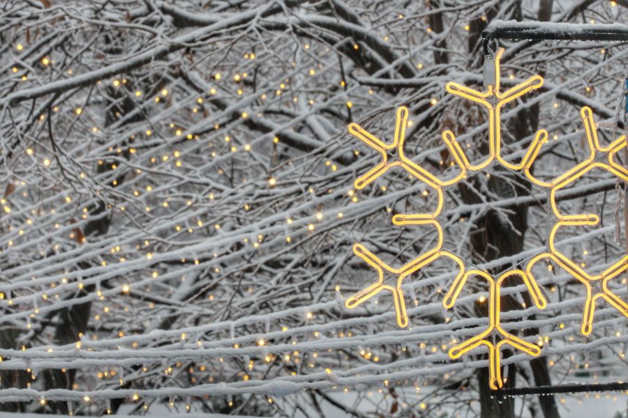 <p>Коледен сняг покри части от България - гледки от празничния ден</p>