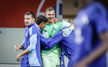 Цунами е Дядо Коледа в Левски, преобразиха Светослав Вуцов в елха (видео)