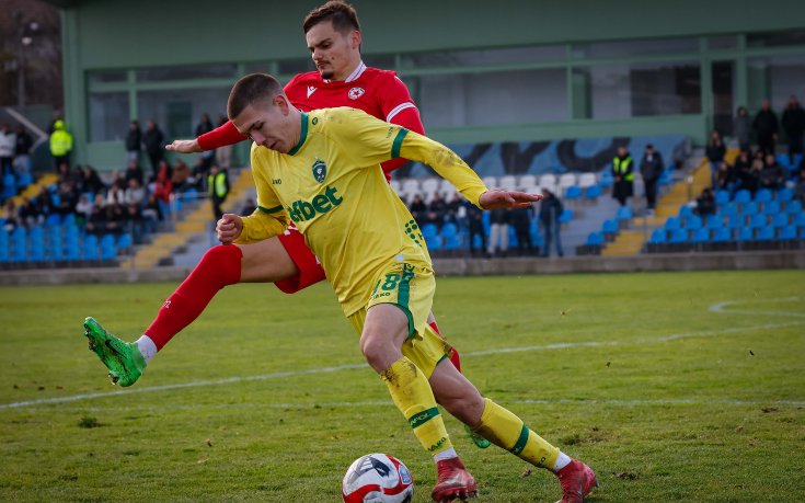 Контузия спира млад защитник да започне пълноценна подготовка с Лудогорец