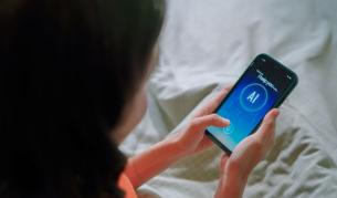 Тихият бум на AI терапевтите: Защо все повече хора говорят с изкуствен интелект за психичното си здраве