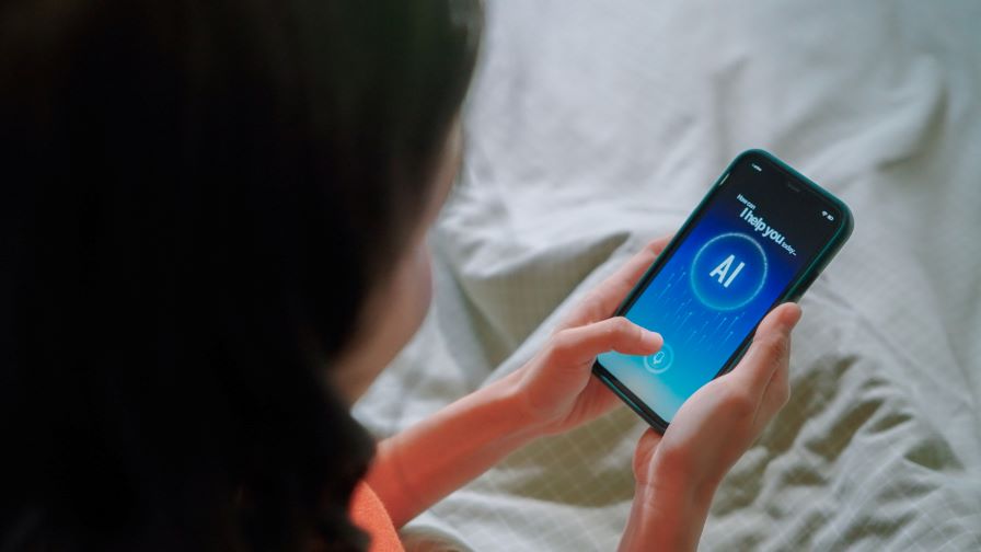 Тихият бум на AI терапевтите: Защо все повече хора говорят с изкуствен интелект за психичното си здраве