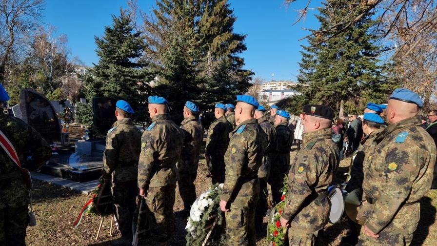 България почита паметта на 13-те военнослужещи, загинали в Ирак през 2003 г.