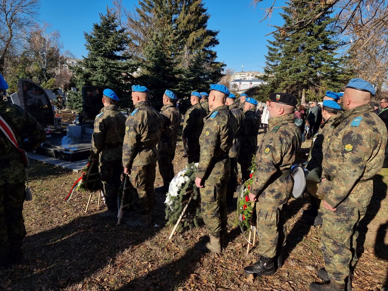 България почита паметта на 13-те военнослужещи, загинали в Ирак през 2003 г.