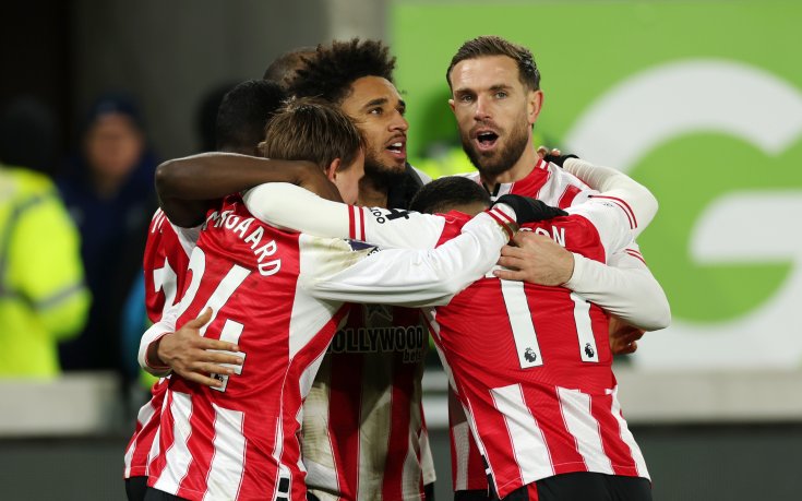 Брентфорд влезе в десетката след бой над Борнемут, Шаде заби хеттрик