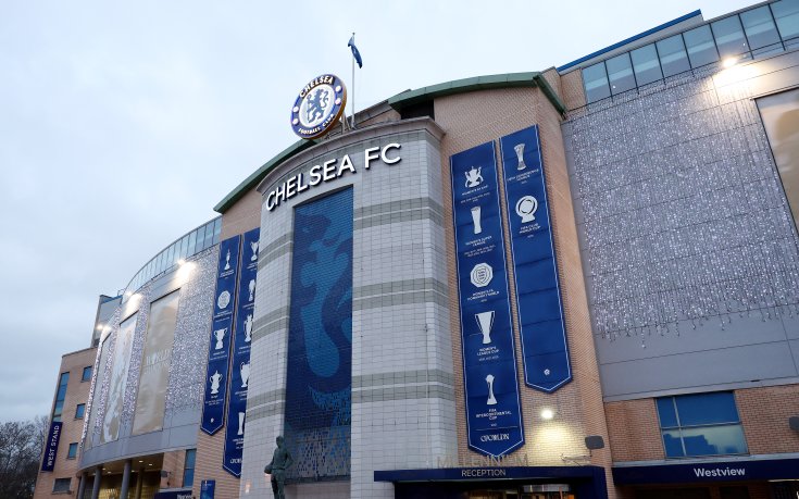 Кола на футболист на Челси катастрофира, но кой е шофирал?