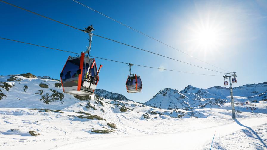 Драма на лифт в Италия, ранени, близо 100 блокирани