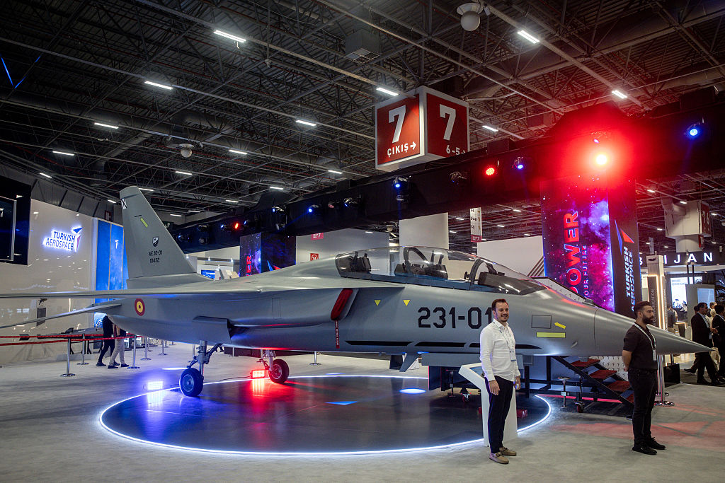 Испания купува 30 изтребителя от Турция