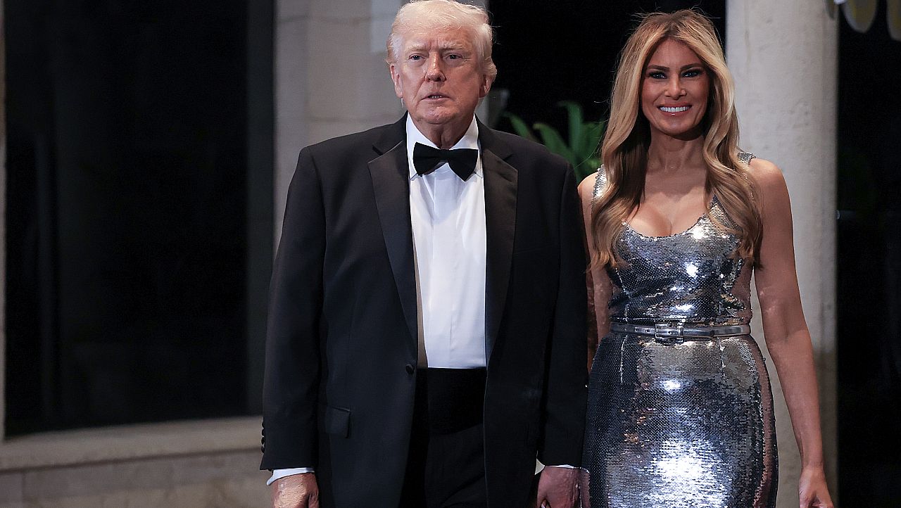 Мелания прикова погледите с бляскава рокля, Тръмп си пожела мир