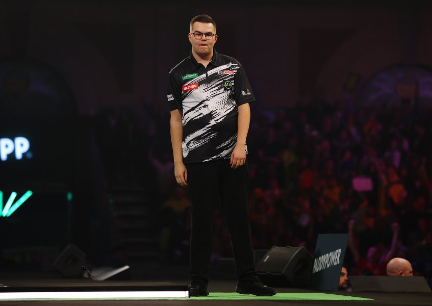 Люк Хъмфрис Джан Ван Веен1