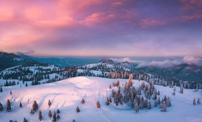 Туристи в опасност: Планините са студени и ветровити, спасителна акция в Рила