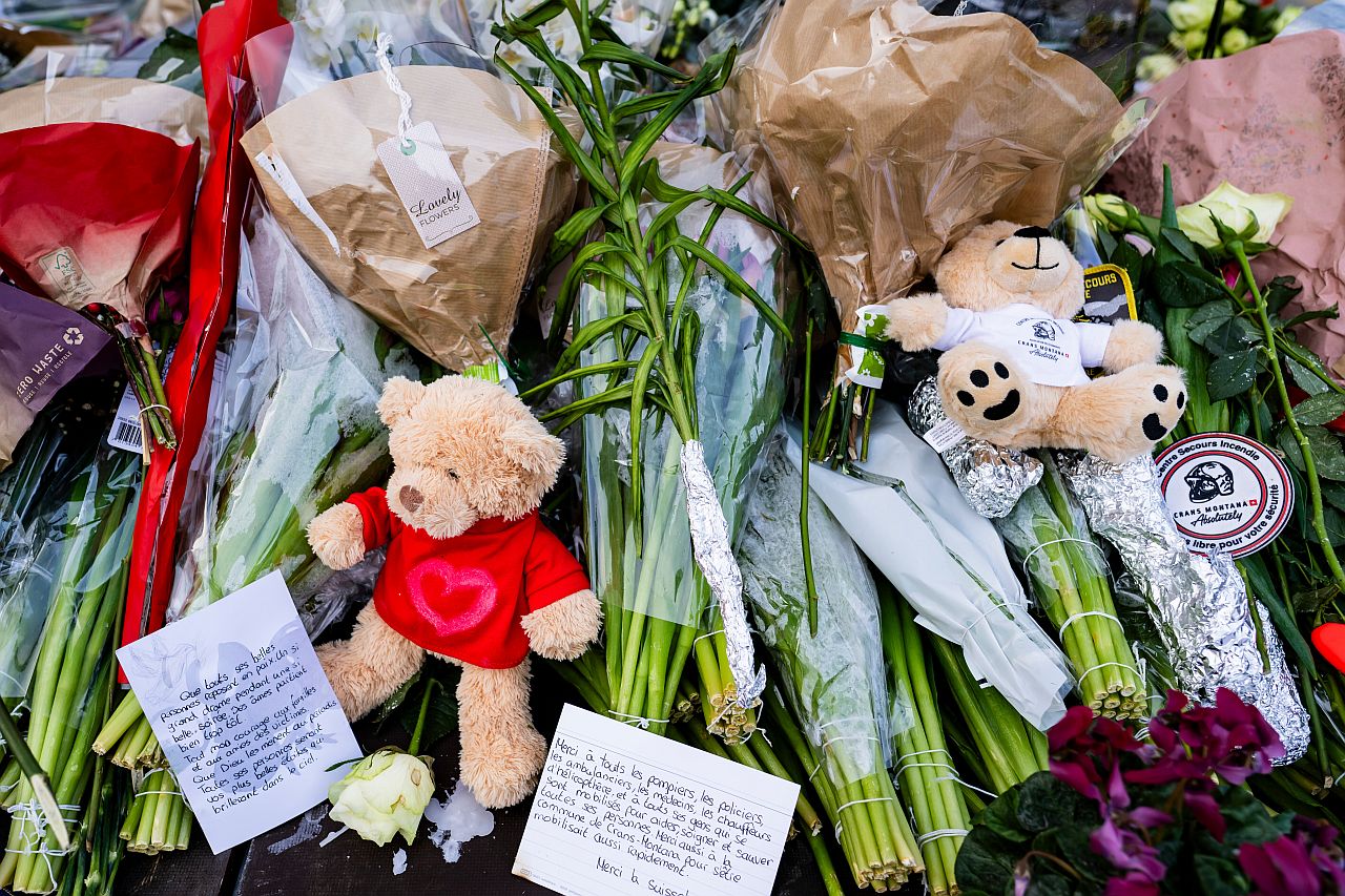 <p>Около 1:30 ч. местно време на 1 януари в сутерена на &bdquo;Льо Констеласион&ldquo; &ndash; популярно заведение, разположено в центъра на алпийския курорт Кран Монтана, избухва пожар. Загинали са около 40 души, а ранените са над 100.</p>