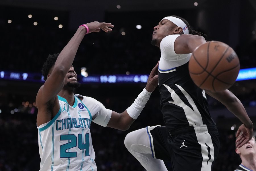 Милуоки Бъкс Шарлът Хорнетс1