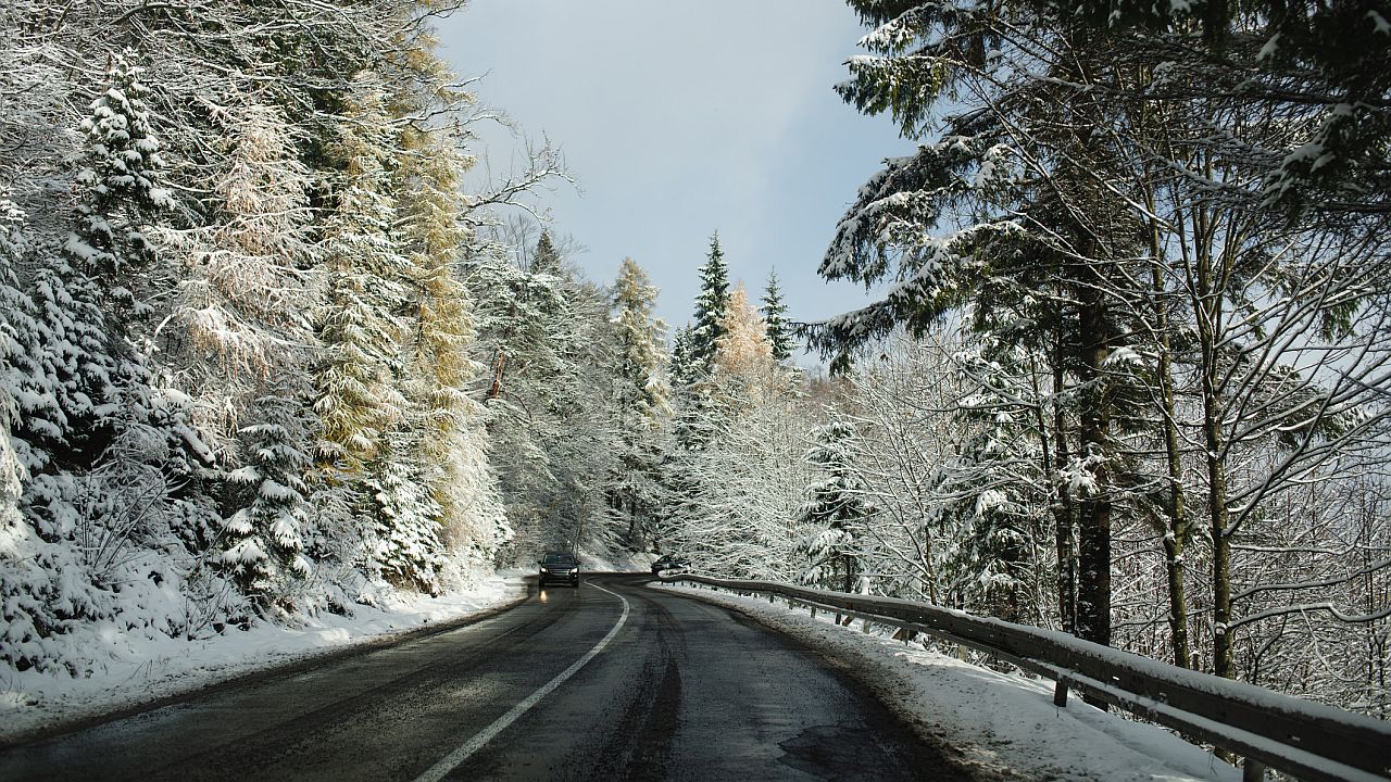 Внимание, шофьори! Мъгла, дъжд и ремонти по магистралите