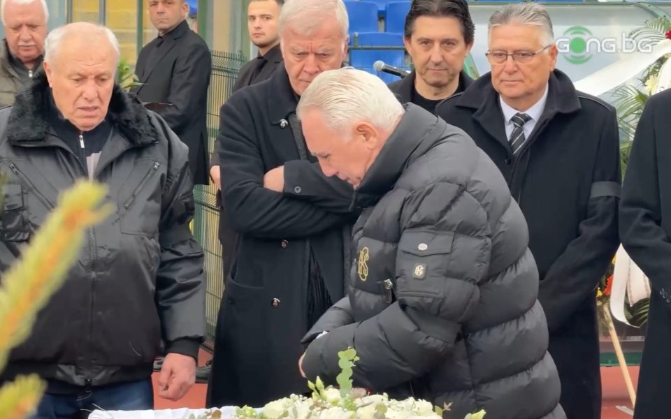 Пеневата чета се сбогува с треньора си